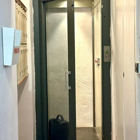 Prestige And Comfort In The Center Of And Views Apartment