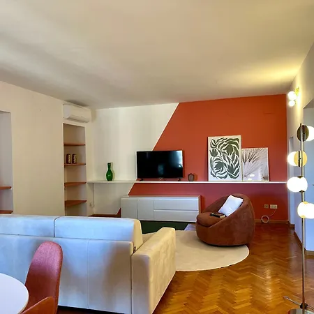 Prestige And Comfort In The Center Of And Views Apartment *