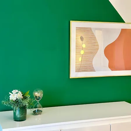 Prestige And Comfort In The Center Of And Views